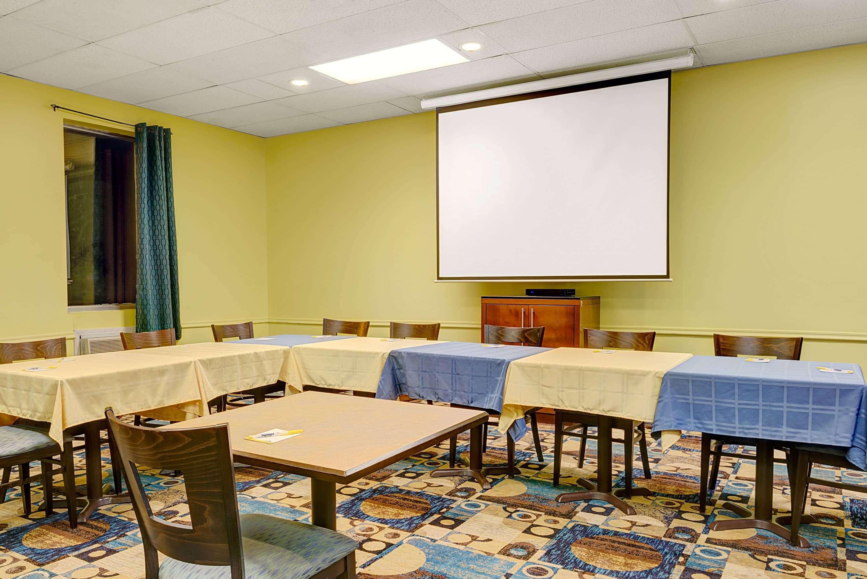 Days Inn By Wyndham Southington Luaran gambar